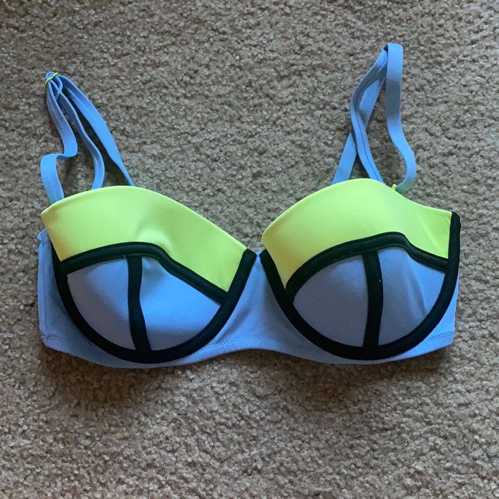 Victoria’s Secret Swim Top 32DD